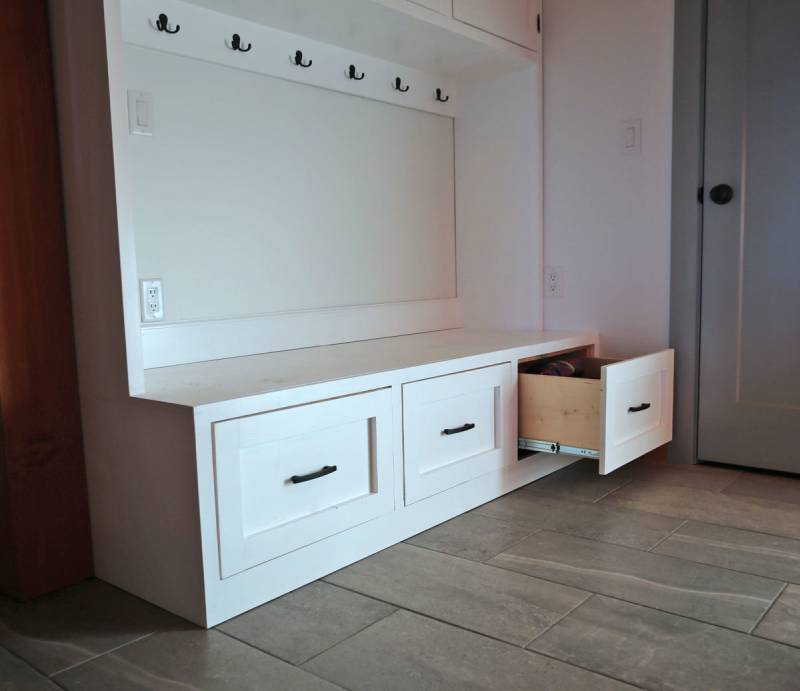 DIY mudroom bench with easy drawers