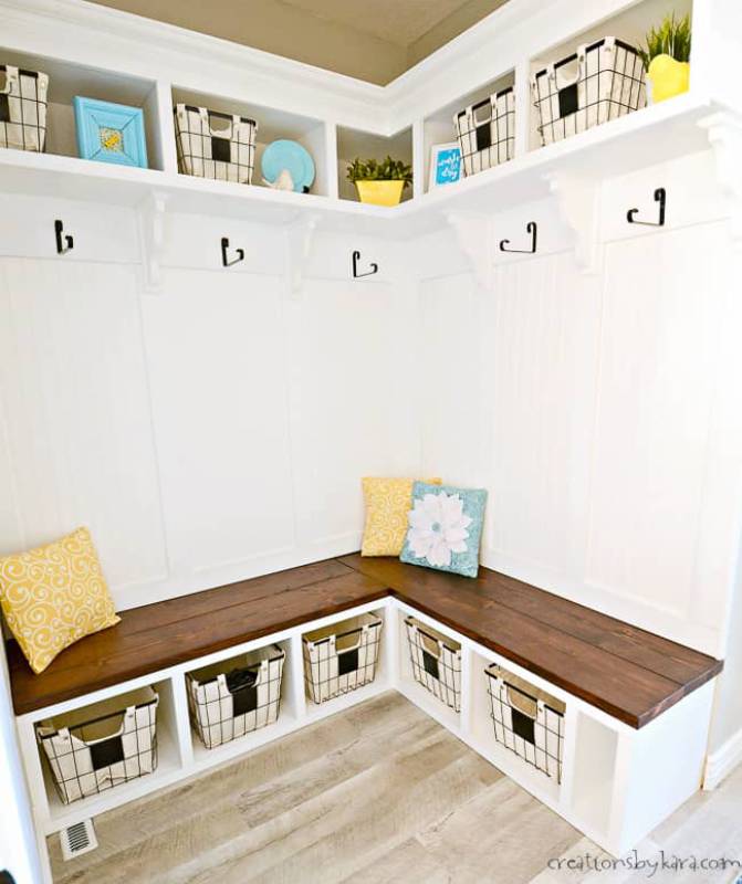 DIY mudroom corner bench