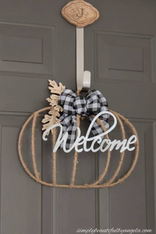 DIY pumpkin door wreath