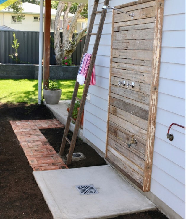 Easy Outdoor Shower from DIY for Knuckleheads