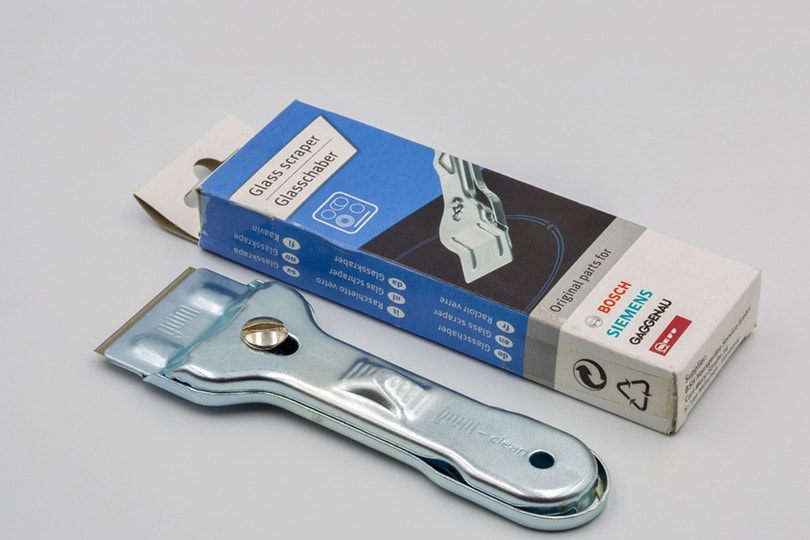 Glass scraper