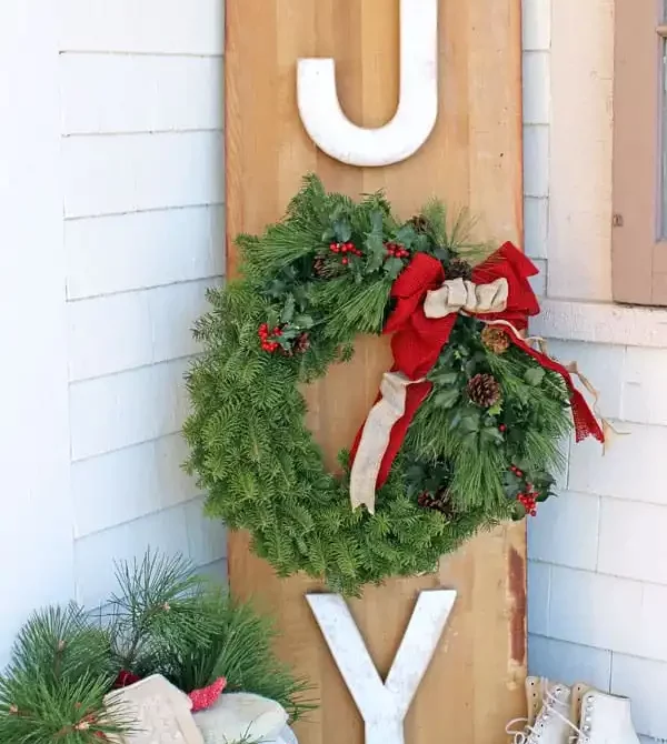 Outdoor wreath Joy sign