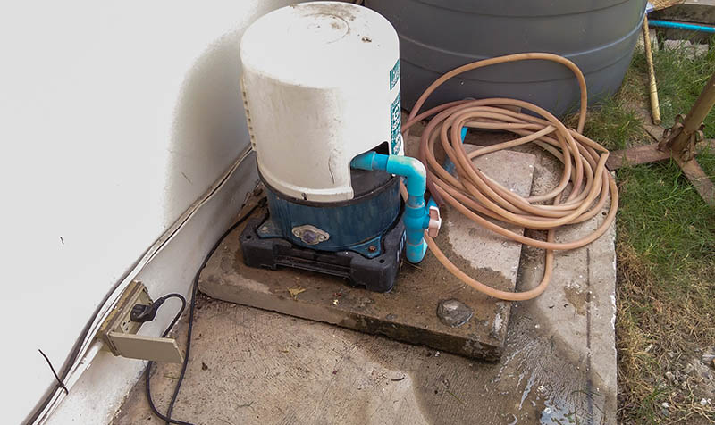 Pump water automatic leaks