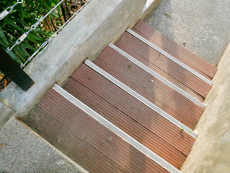 Top view of an outdoor stair with nosing