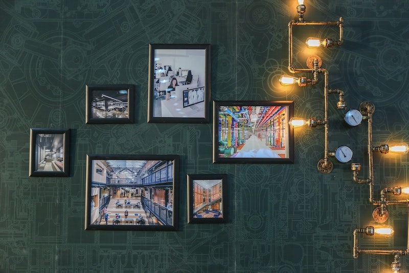 Unbalanced picture frame hanging