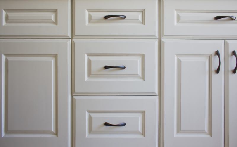 white kitchen cabinets and drawers