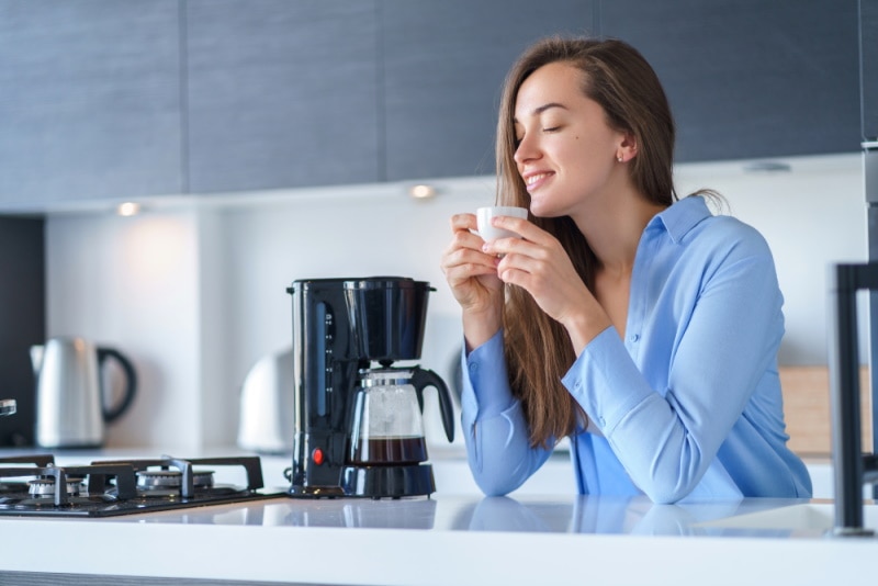 woman drinking coffee