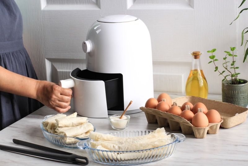 woman using air fryer_