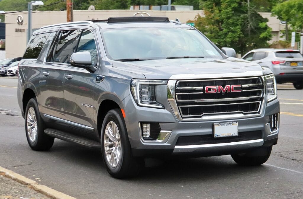 2021 GMC Yukon XL SLT, front