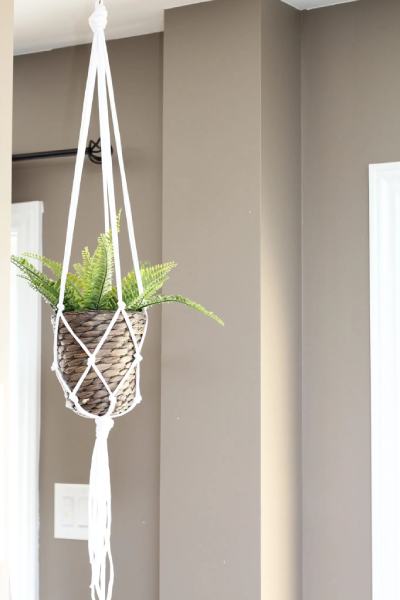 5 Minute Macrame Plant Hanger DIY Tutorial