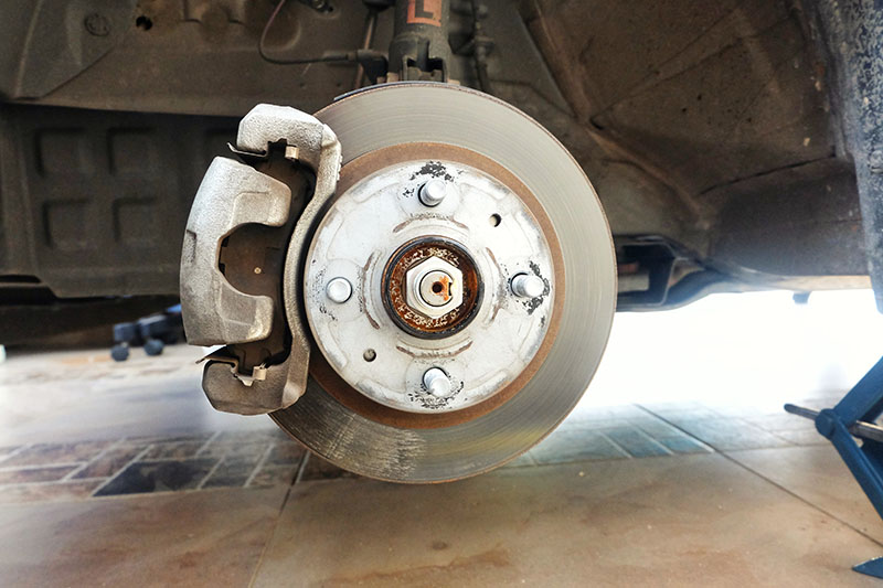 A picture of small sedan car cheap brake disc system