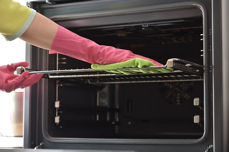 Cleaning the oven