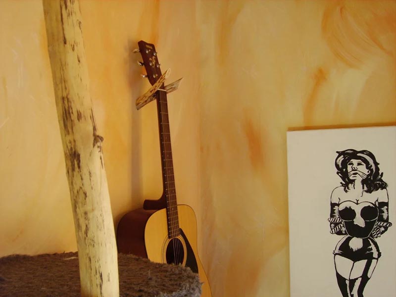 DIY wall guitar mount