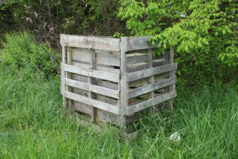 DIY bucket compost bin
