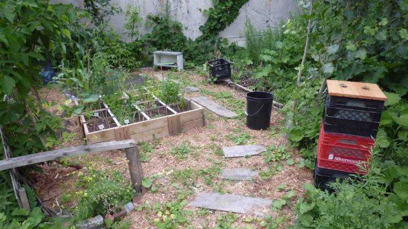 DIY milkcrate composter
