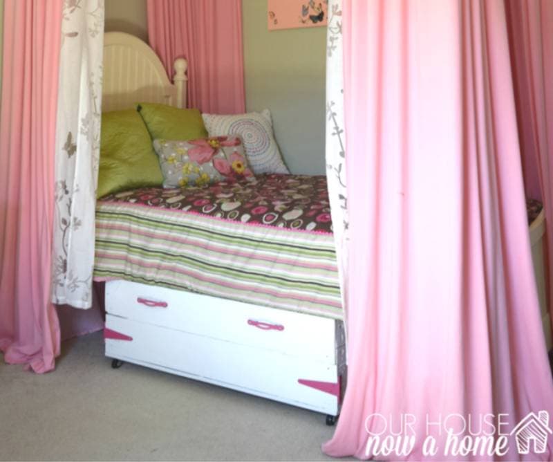 DIY wood pallet under bed toy storage