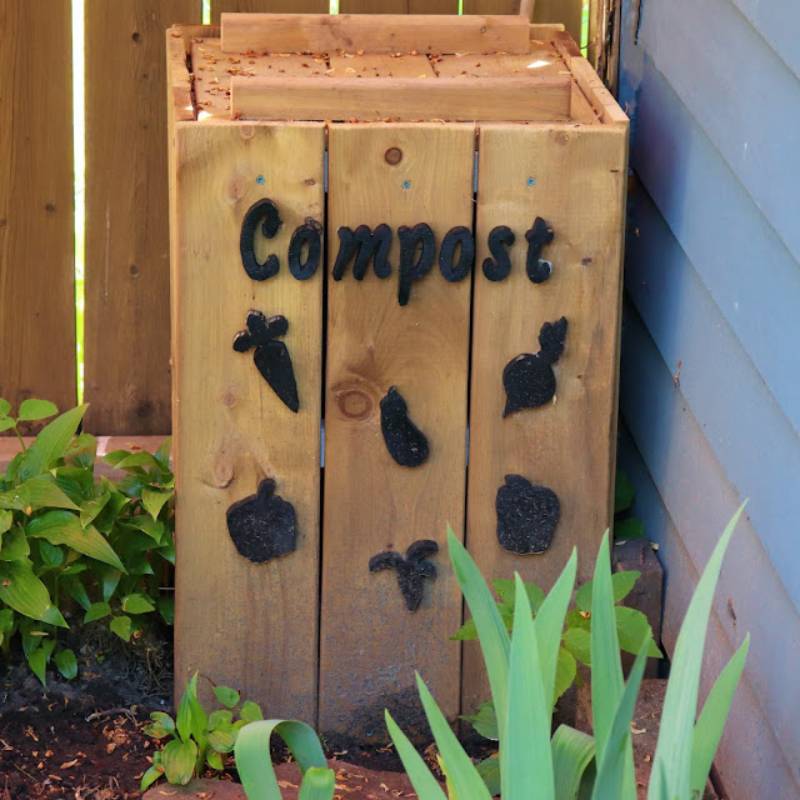 DIY wooden compost bin