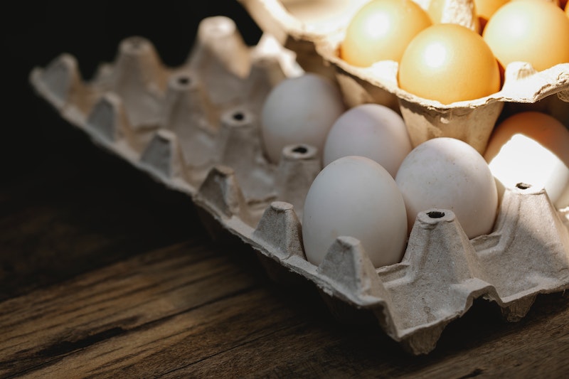 Egg carton with eggs