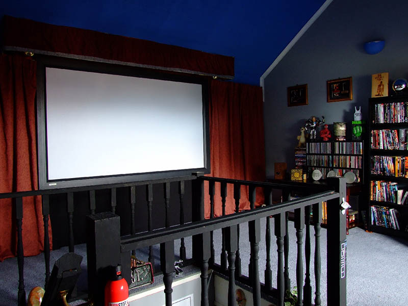 Framed projection screen
