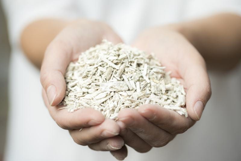 Hempcrete shreds in a female hand