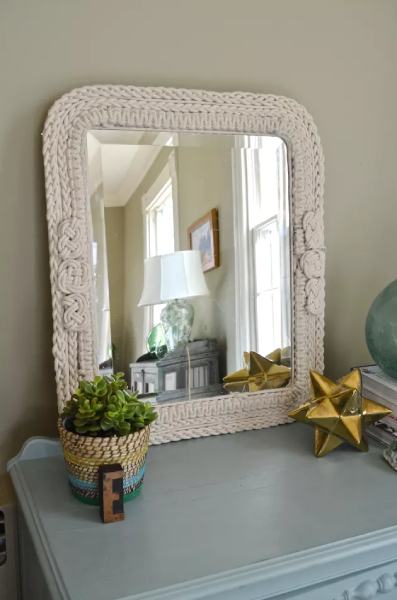 How to Use Ropes and Knots to Turn a Plain Mirror Into an Ornate Piece