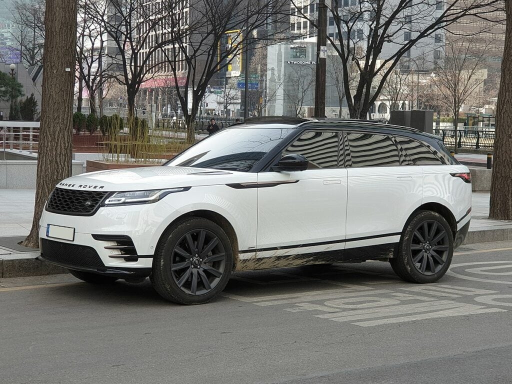 Land Rover Range Rover Velar D300 L560 white