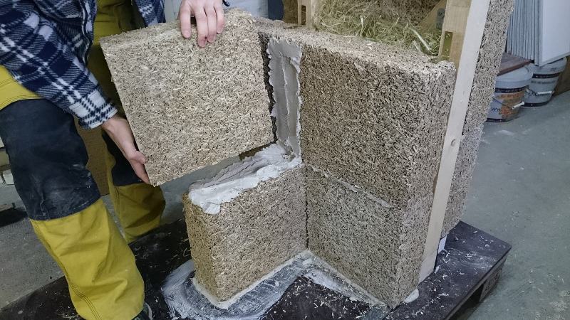 Buildig a hempcrete wall