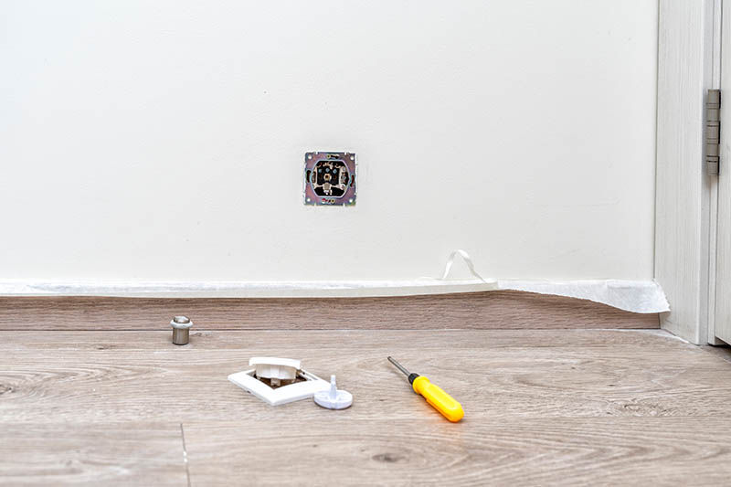 Removing the framing cover from the socket