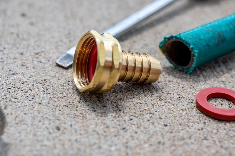 garden hose replacement connection and pipe mender to tighten and secure repair