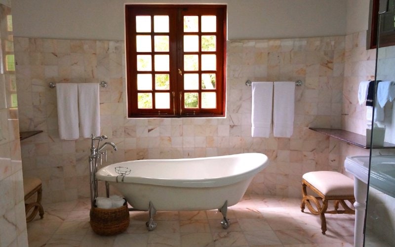 luxurious bathroom with a bathtub