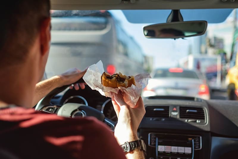 man eating while driving
