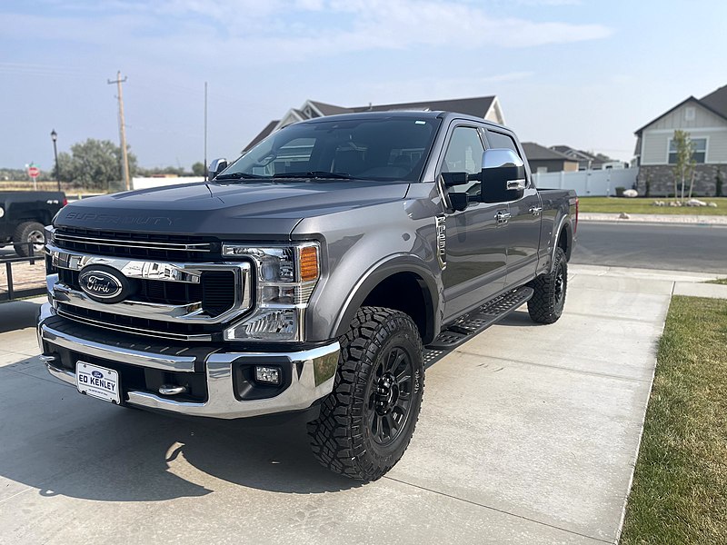 2021 F-250 Super Duty XLT Tremor in Carbonized Gray (front)