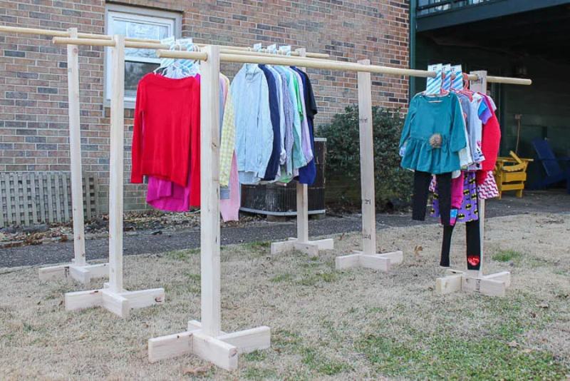 DIY CLOTHES RACK FOR GARAGE SALES