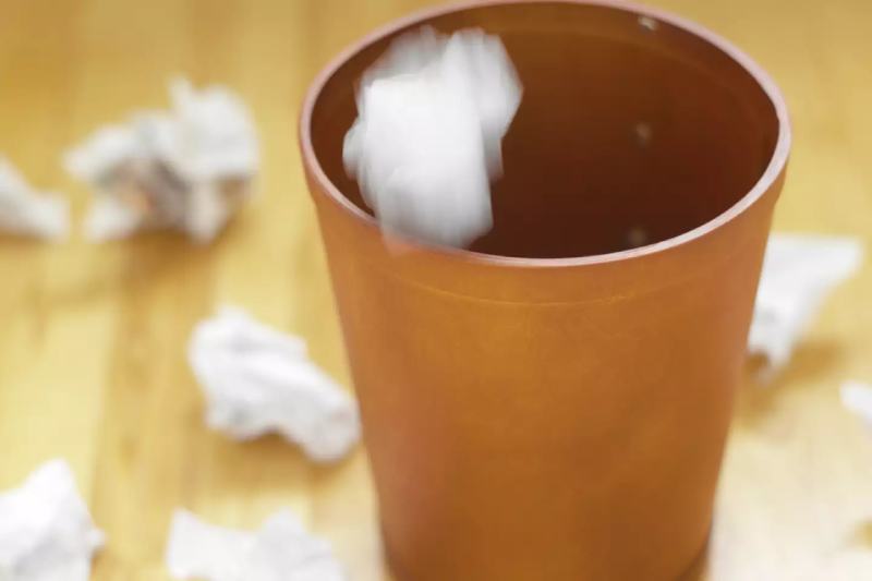 How to Cover a Wastebasket With Fabric
