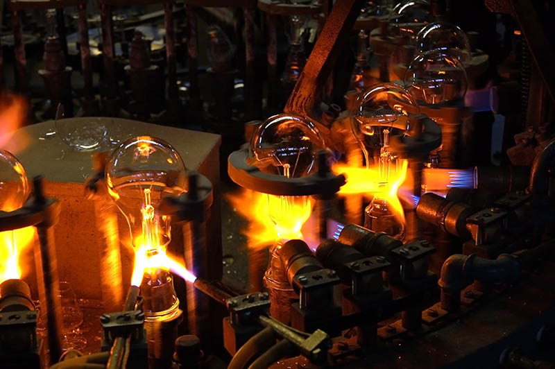Production line of glass bulb