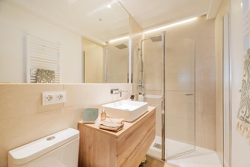 bathroom with frameless mirror