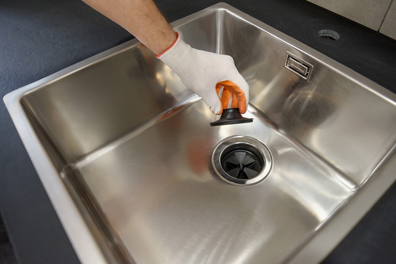 closing the kitchen waste shredder