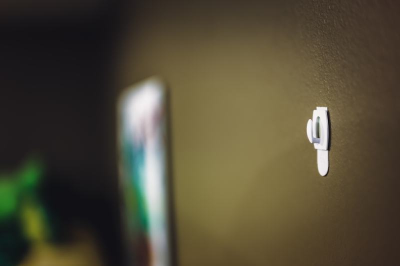 focus on adhesive strip wall hanger