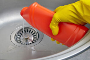 pipe cleaner down the kitchen sink drain_onebit