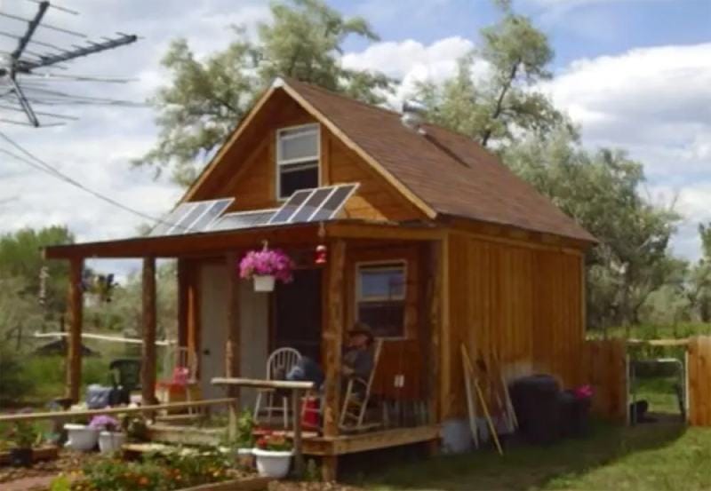 How To Build a 400sqft Solar Powered Off Grid Cabin for $2k