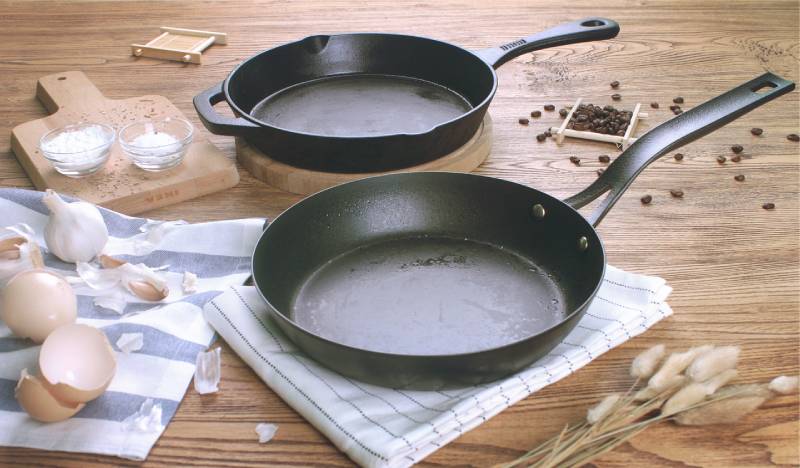 cast iron and carbon steel pans