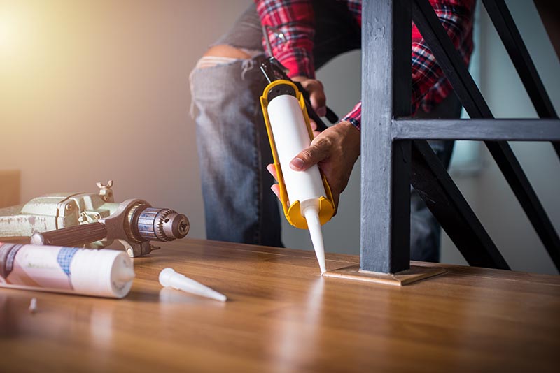 construction worker using construction adhesive