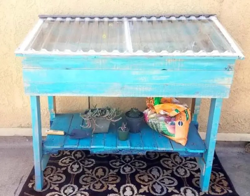 diy pallet urban greenhouse