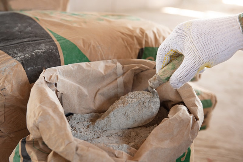 getting cement mortar using trowel