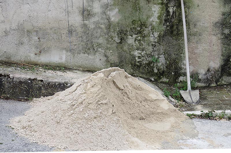 Mason's sand and shovel