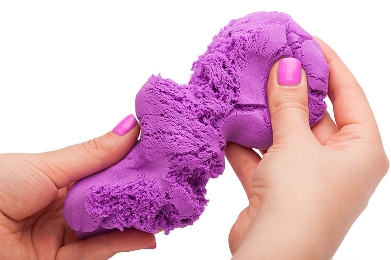 molding kinetic sand