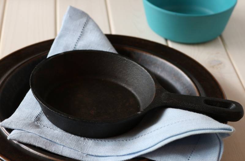 stacked black cooking pan
