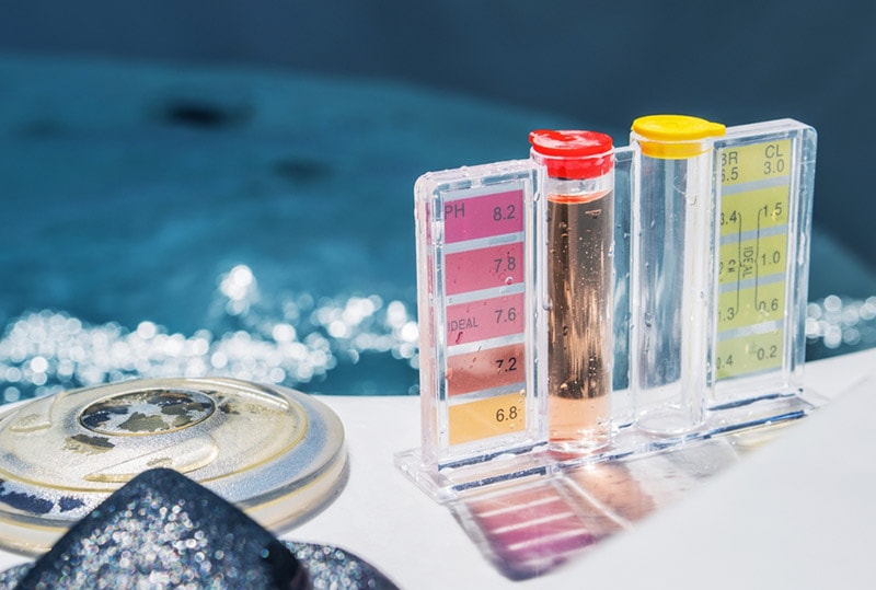water quality manual test kit with color scale for ph and chlorine level