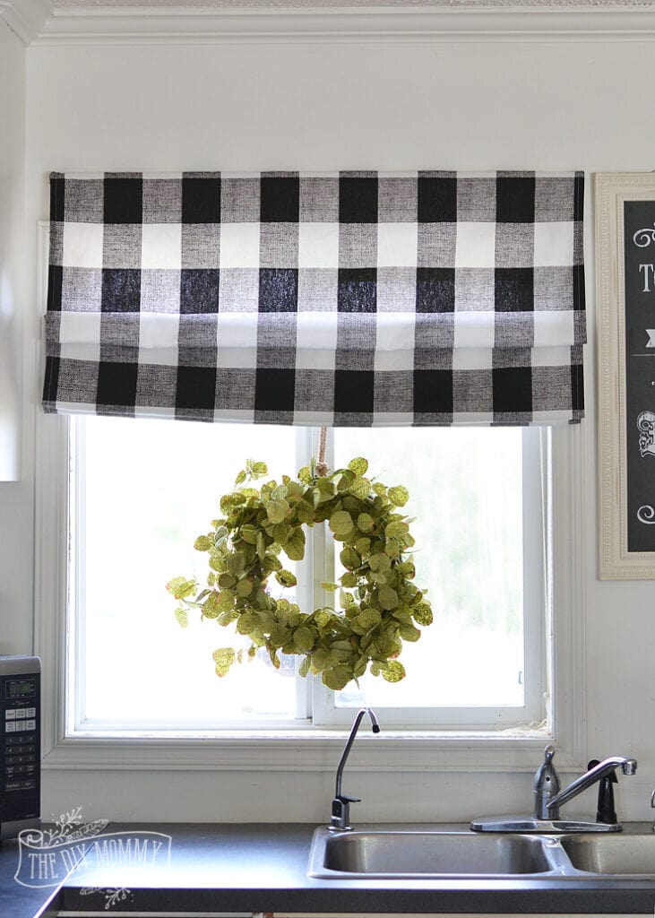 Black-and-White-Country-Cottage-Kitchen-2-1