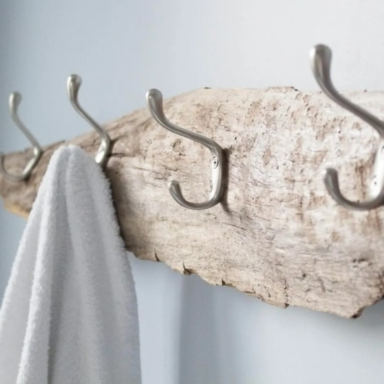 diy beachcomber’s rustic towel rack
